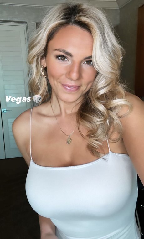 Annie Agar pretty actress images