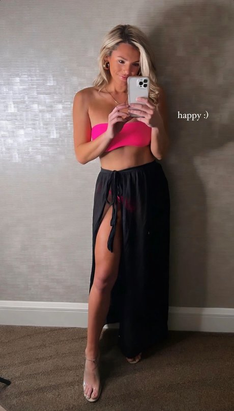 Annie Agar model perfect photo