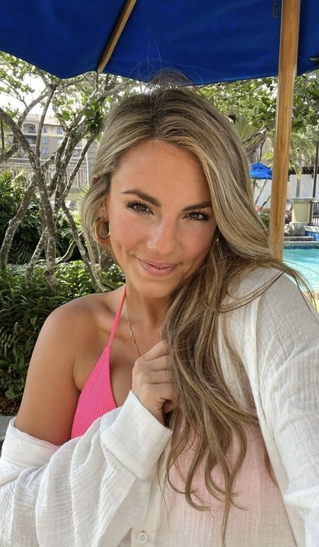 Annie Agar star art pics