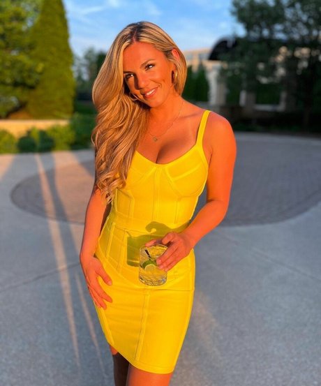 Annie Agar Profile Photo