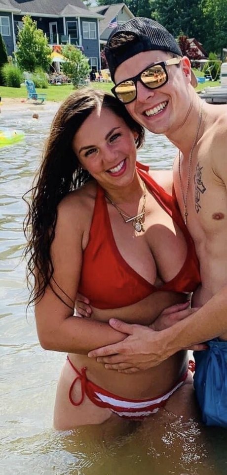 Annie Agar model naked pic