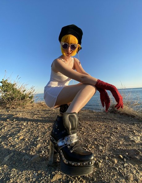 Tessa Violet erotic star images