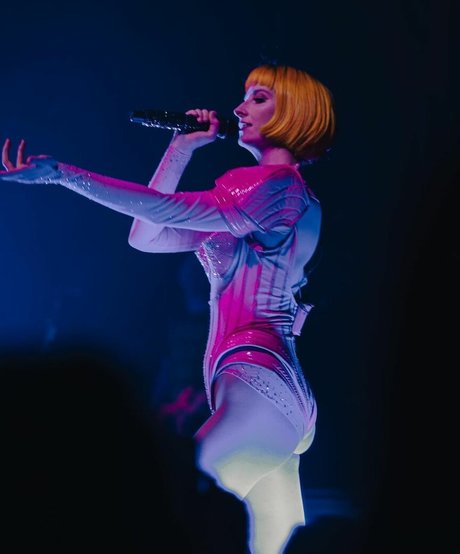 Tessa Violet pornstar nude photos