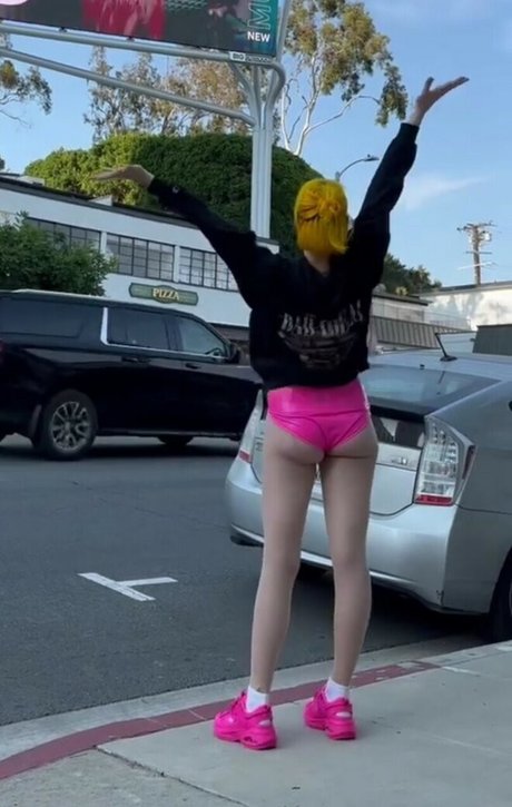 Tessa Violet naked star pictures