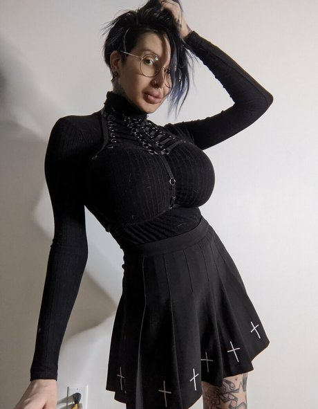 arianestamour top model pic