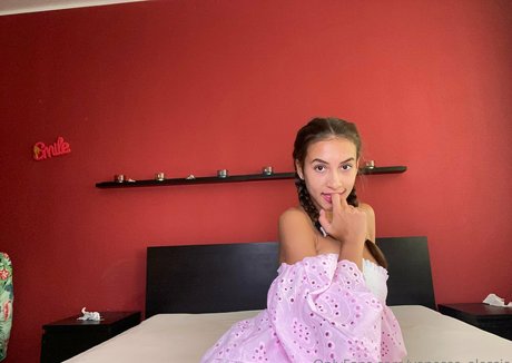 Vanessa Alessia model nudes images