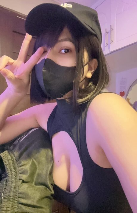 Ai Natsumi sexy pornstar picture