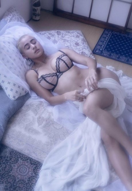 Mia Valentine top star image