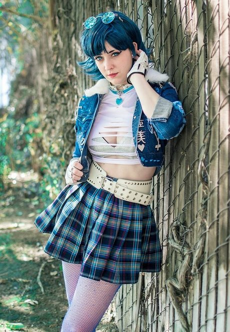 Khainsaw sexy model picture