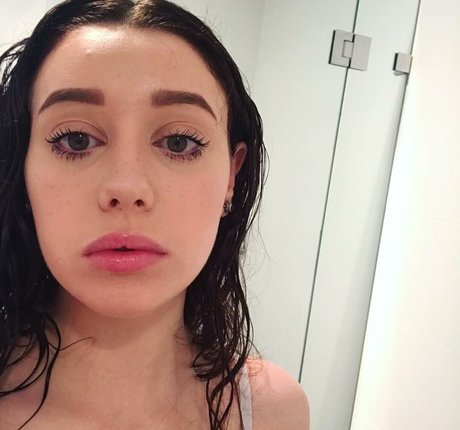 LivBev star nude gallery