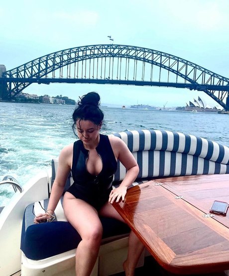 LivBev model erotic pics