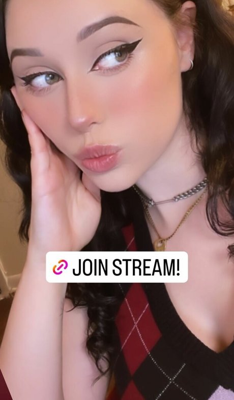 LivBev sexy pornstar img