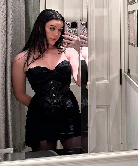 LivBev star adult photos