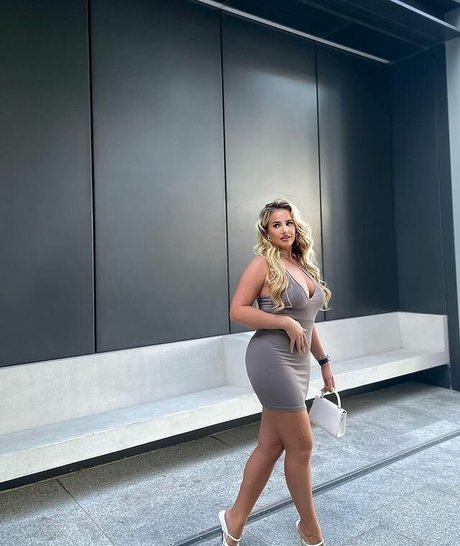 LAURA GOLD pornstar archive