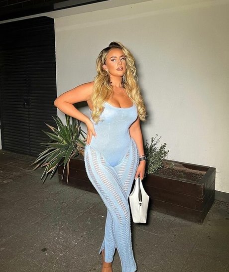 LAURA GOLD model naked archive