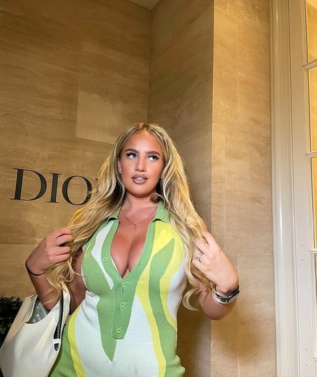 LAURA GOLD nude actress picture