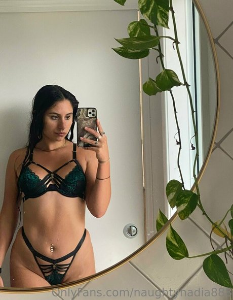 naughtynadia888 sex model pic