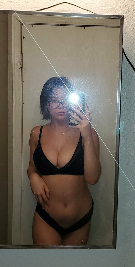 mykenzieren model hot image