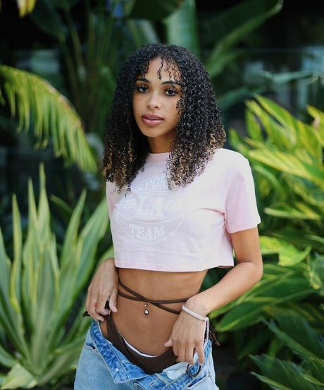 Monroe Capri Bryant model naked archive