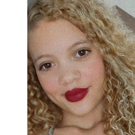 Yasmin Alves star free photos