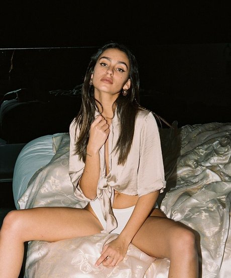 Carla Guetta Cohen model perfect pic