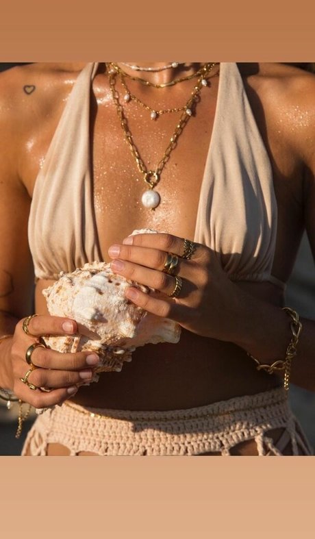 Carla Guetta Cohen star free pictures