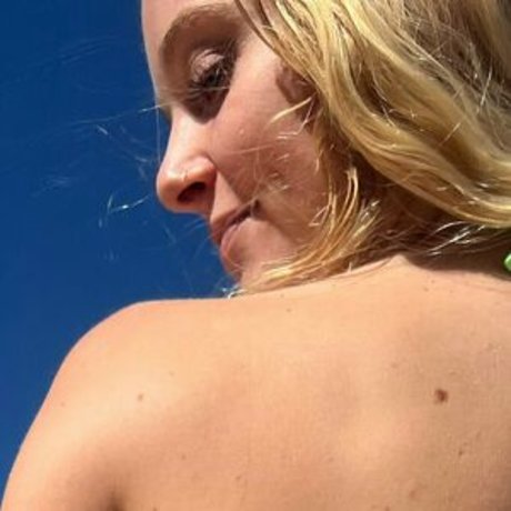 Sevilla Leuteneker model hd picture