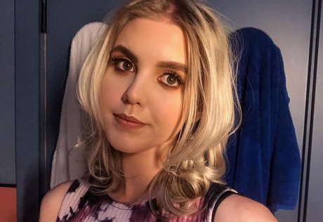 HoxieLoxie pornstar nudes img