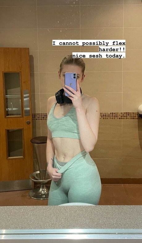 HoxieLoxie model high quality photo