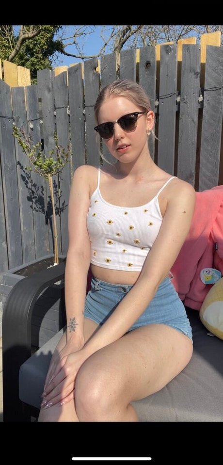 HoxieLoxie pornstar free photo