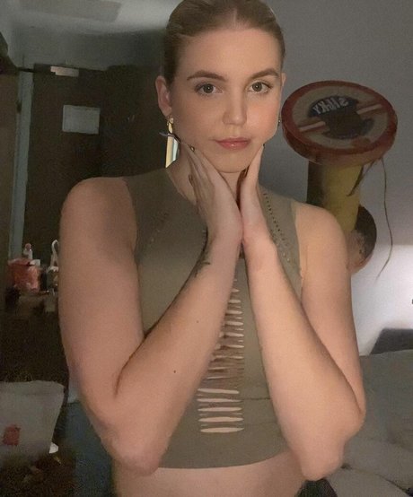 HoxieLoxie pretty model pics