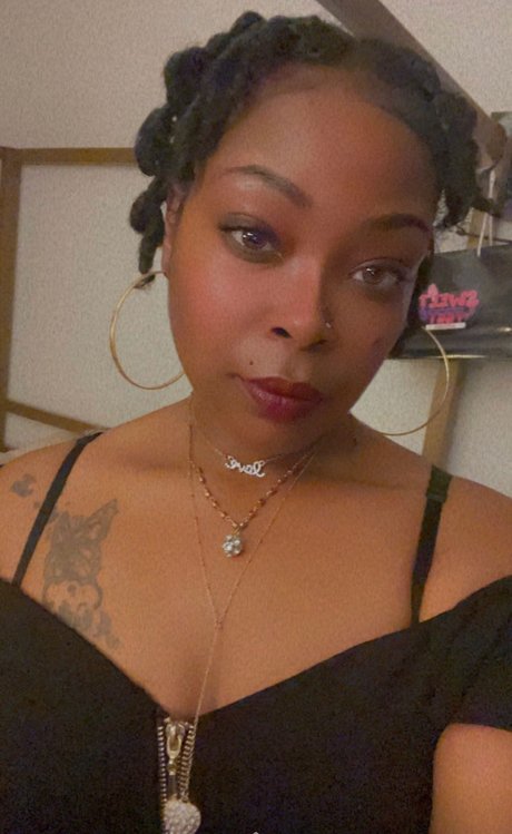 Kween Loki star pornographic pictures