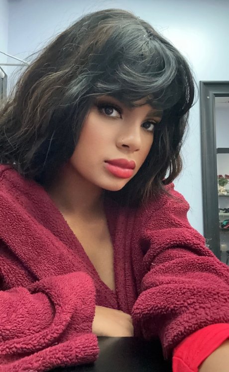 FEiSTY model hot picture