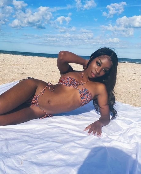 shemale cumshot onlyfans porno pictures