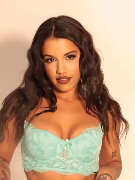 Nina White_ xxx star image