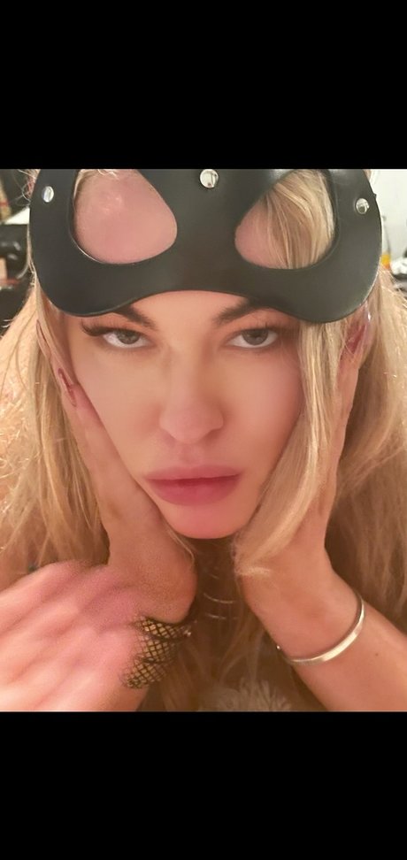 PeepingTomsQuest naked pornstar archive