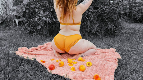 _PeachyPinup_ model hd pics