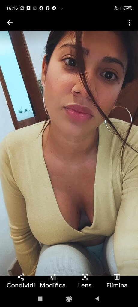 Onlyfansitaliana star sexy image