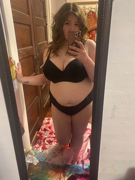 Plumper Princess sex model pics