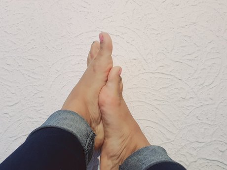 0nlypies art actress pics