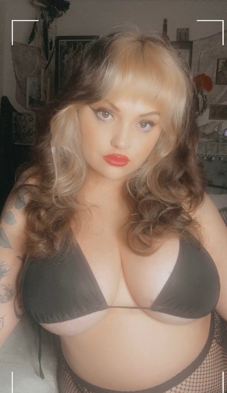 Primrose model erotic pictures