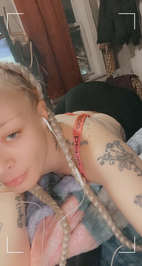 Pretty Pank thang naked model photo