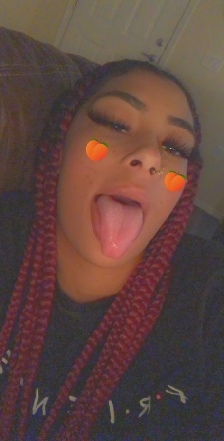 Sexyyella porn model images