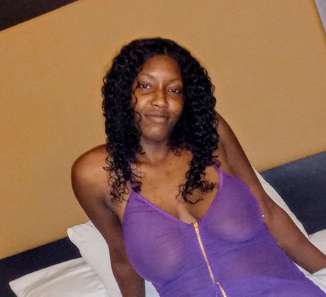 MsLove pornstar sexy photo