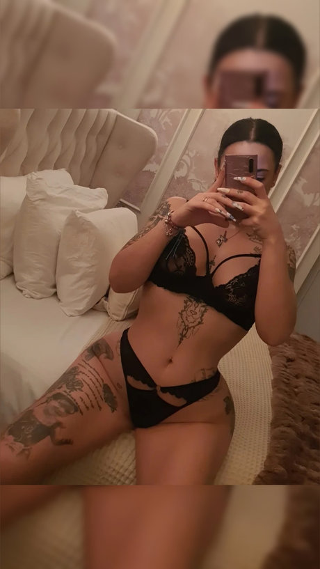 Reyna Blancaa Oficial hot pornstar img