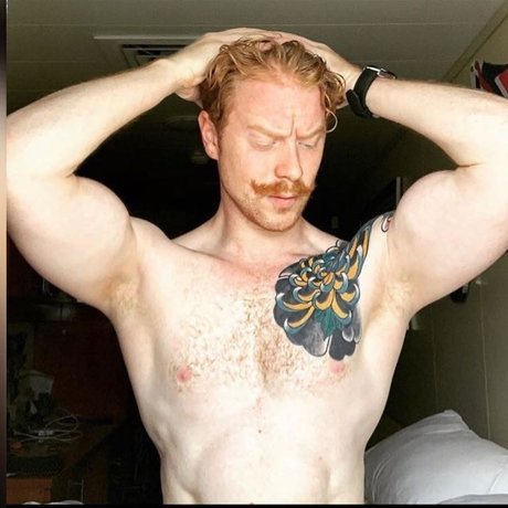 Redhotmajor adult star pic