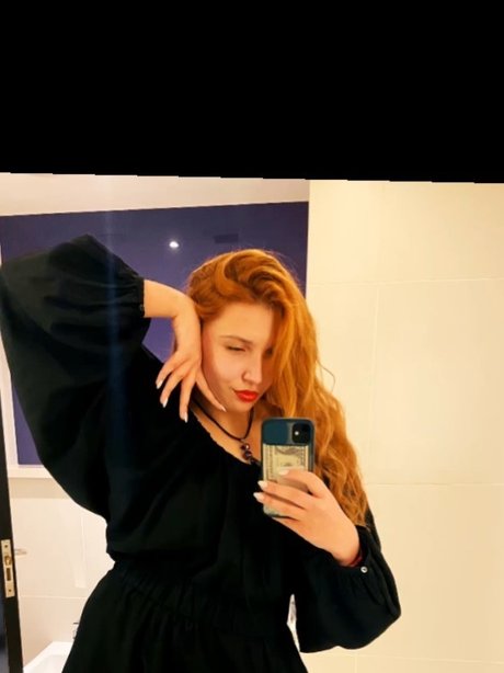 TayaHill pretty star pics