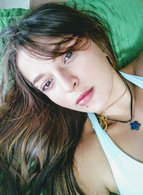 Red Blanc_ nude star img