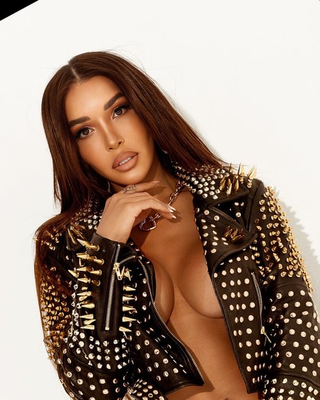 Emilly Dom ngos model hot picture