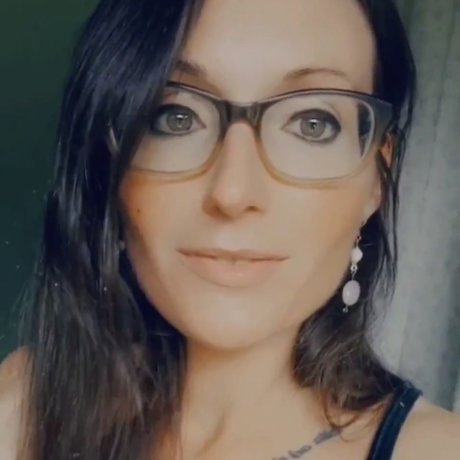 Rakelia erotic model img